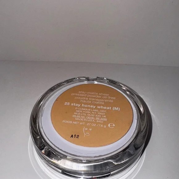 Clinique Stay Matts Sheer Press Powder 25 Stay Honey Sweet - Picture 4 of 4